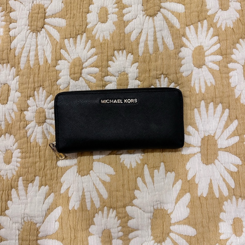 Michael Kors Elegant Black Wallet